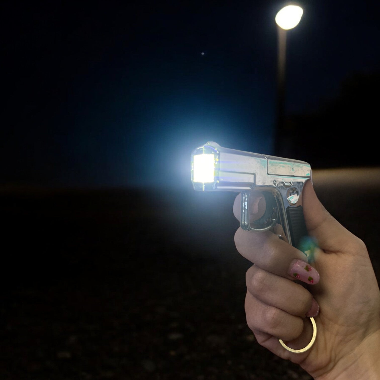 LLAVERO PISTOLA CON LUZ LASER LLAVERO PISTOLA CON LUZ LASER